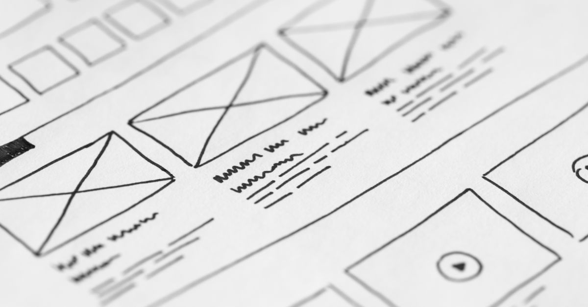 Web a medida vs. Wix o WordPress con plantilla: coste real a 12 meses para un negocio local